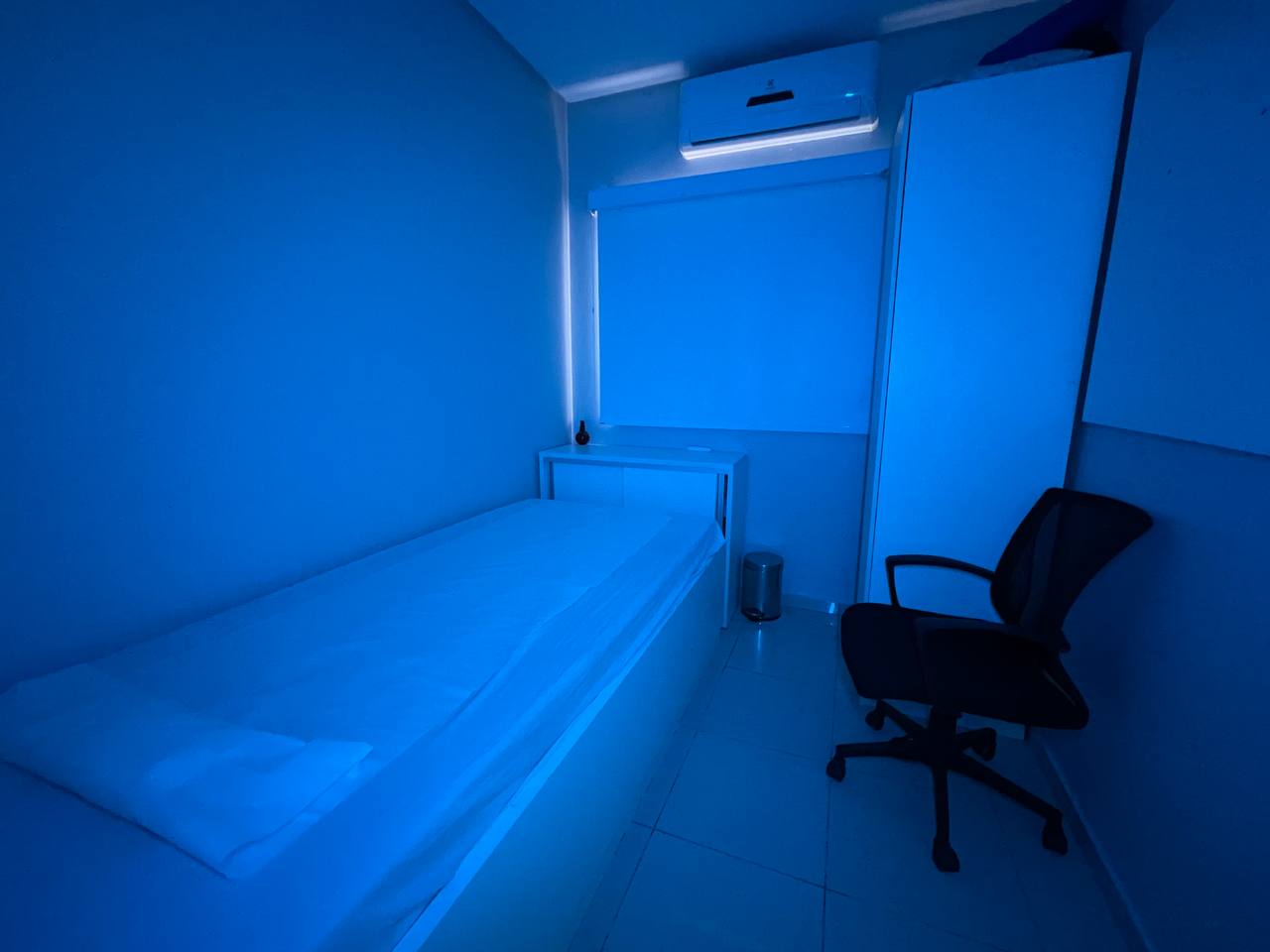 Laboratório do Sono com iluminação azul especializada