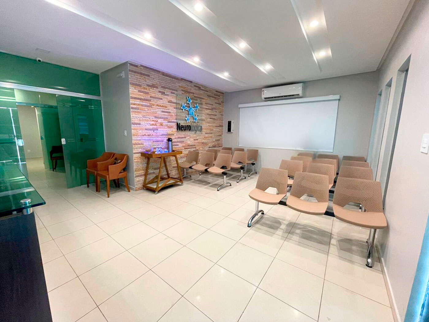 Recepção e sala de espera da Clínica Neurológica